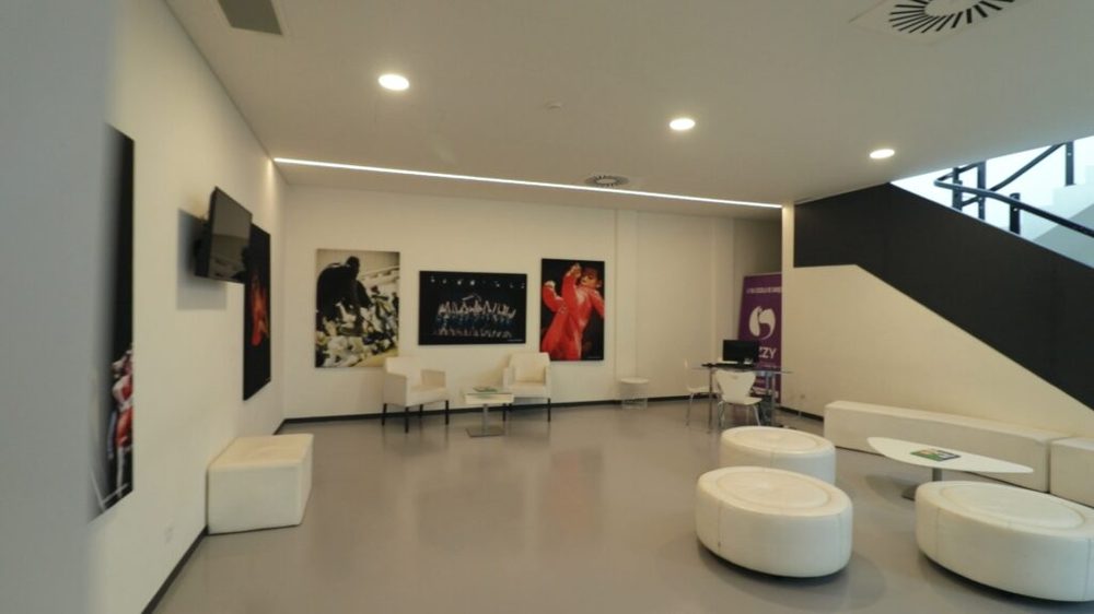 Hall — Jazzy Parede